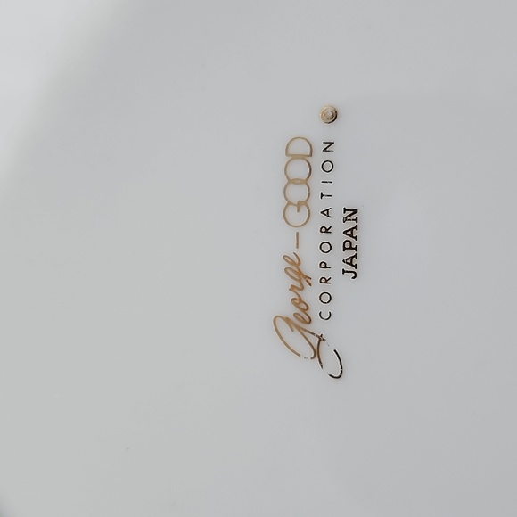 George GOOD Christmas Tree China salad plates- set of 4 Gold Trimmed - Picture 3 of 3